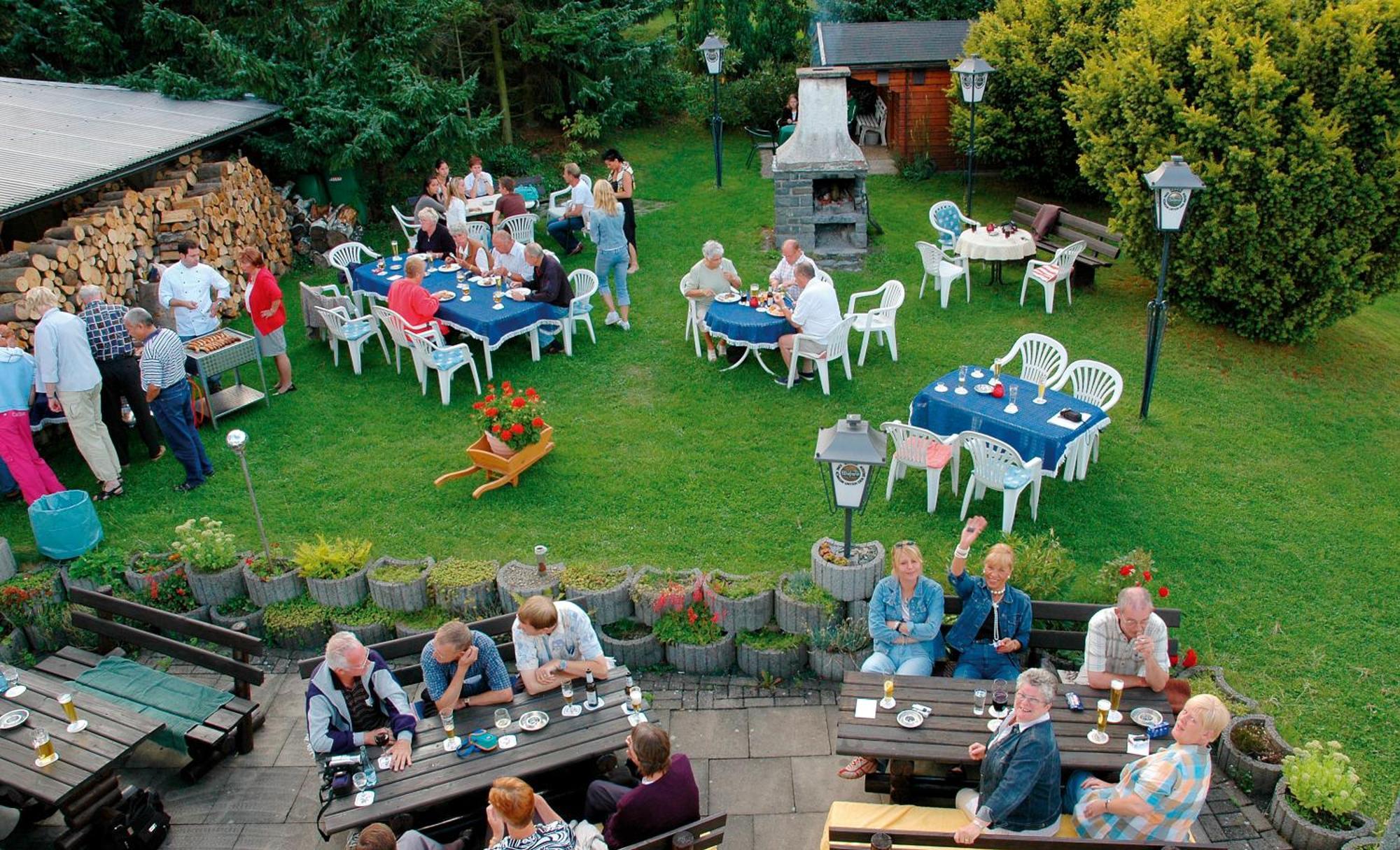 Hotel Gaestehaus Stolzenberg à Hallenberg Extérieur photo